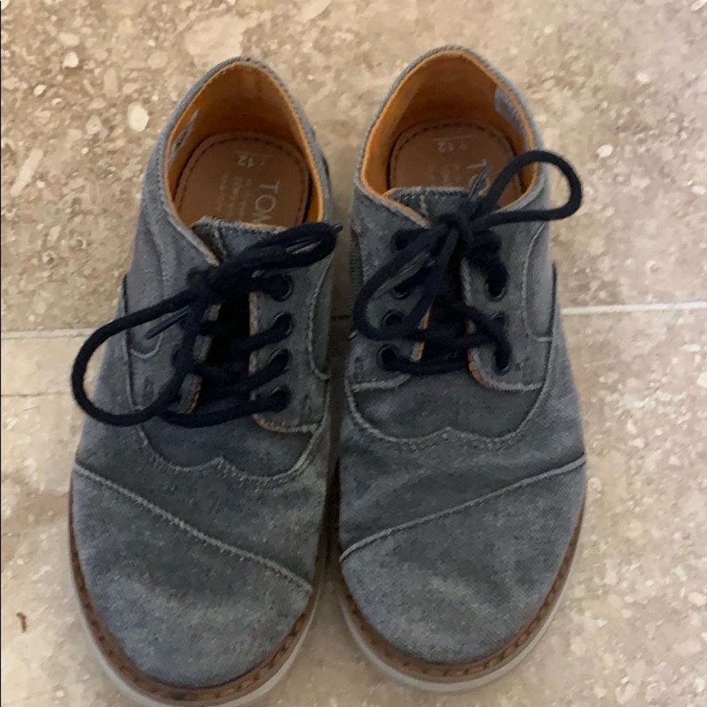 Boys Toms dress shoes